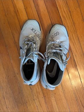 Womens Nike light blue and navy GORE-TEX trail sneakers Size 10.5